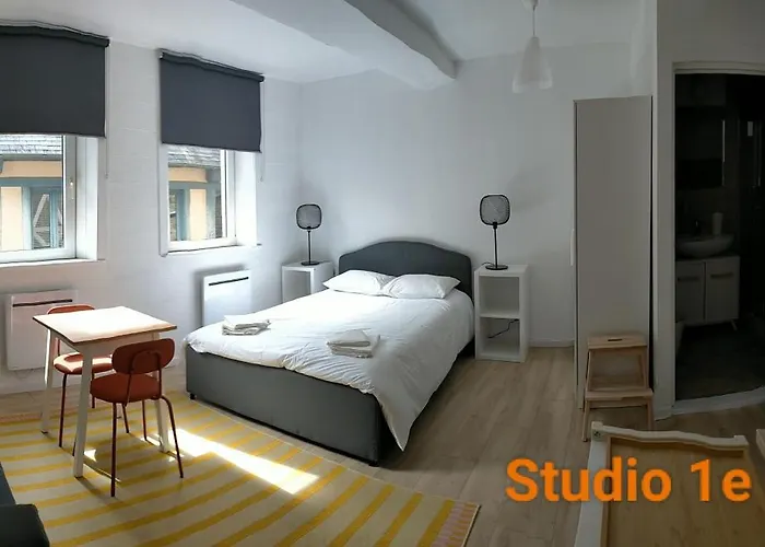 Le 1 St Yves Studios